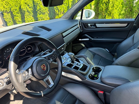 Porsche Cayenne Turbo 7 of 8