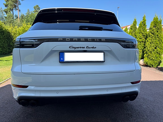 Porsche Cayenne Turbo 5 of 8