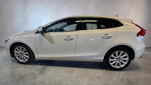 Volvo V40 3 of 12