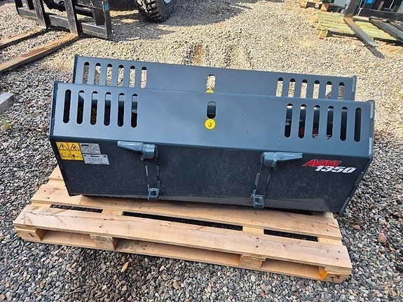 Avant Universalskopa 130 mm 310 liter 2 of 3