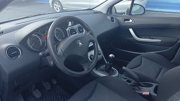 Peugeot 308 SW 12 of 12
