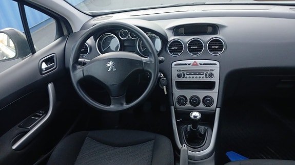 Peugeot 308 SW 10 of 12