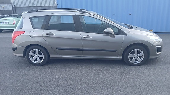Peugeot 308 SW 7 of 12