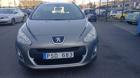 Peugeot 308 SW 3 of 5