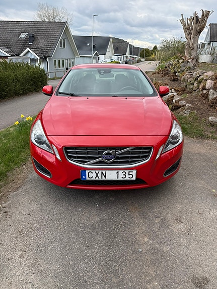 Volvo S60 4 of 5
