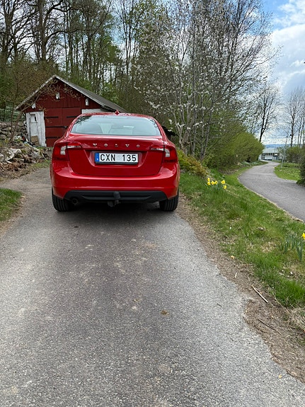 Volvo S60 2 of 5