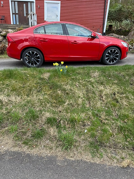 Volvo S60 3 of 5