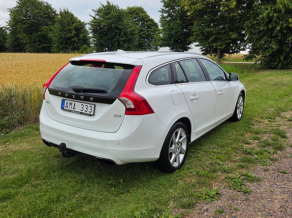 Volvo V60 2 of 4