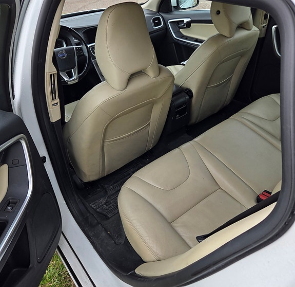 Volvo V60 3 of 4