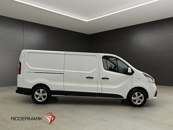 Nissan NV300 2 of 5