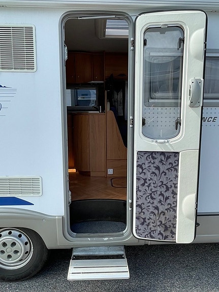 Bürstner I 685 Elegance -välvårdad-Vinter Paket -Lågmilare #SÅLD 8 of 18