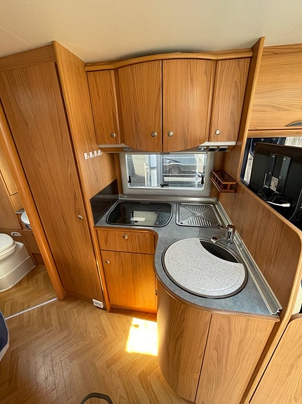 Bürstner I 685 Elegance -välvårdad-Vinter Paket -Lågmilare #SÅLD 13 of 18