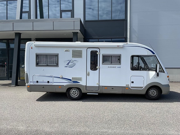 Bürstner I 685 Elegance -välvårdad-Vinter Paket -Lågmilare #SÅLD