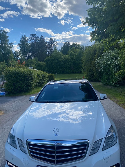 Mercedes-Benz E350 2 of 5