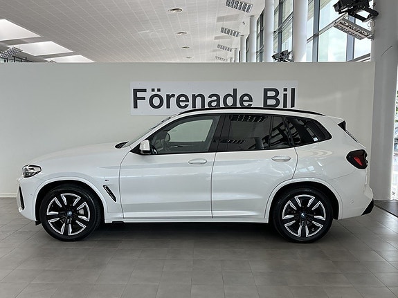 BMW iX3 3 of 5