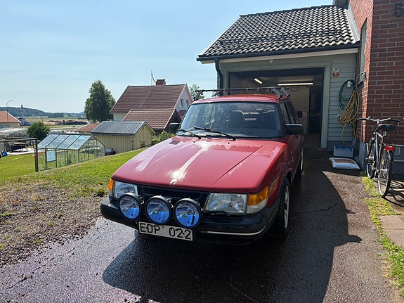 Saab 900 2 of 5