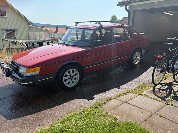 Saab 900 3 of 5
