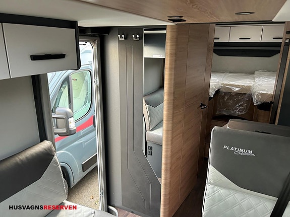 Knaus L!VE WAVE PLATINUM SELECTION 700 MEG 12 of 23