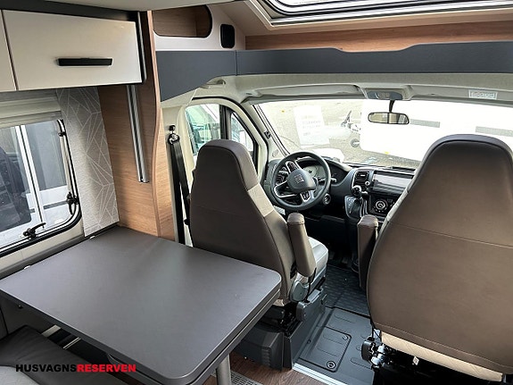 Knaus L!VE WAVE PLATINUM SELECTION 700 MEG 9 of 23