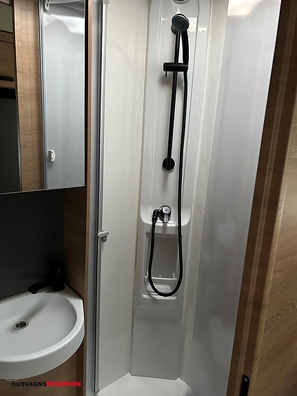 Knaus L!VE WAVE PLATINUM SELECTION 700 MEG 19 of 23