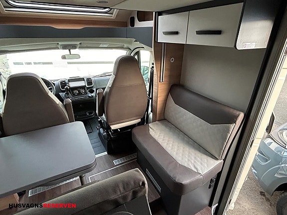 Knaus L!VE WAVE PLATINUM SELECTION 700 MEG 23 of 23