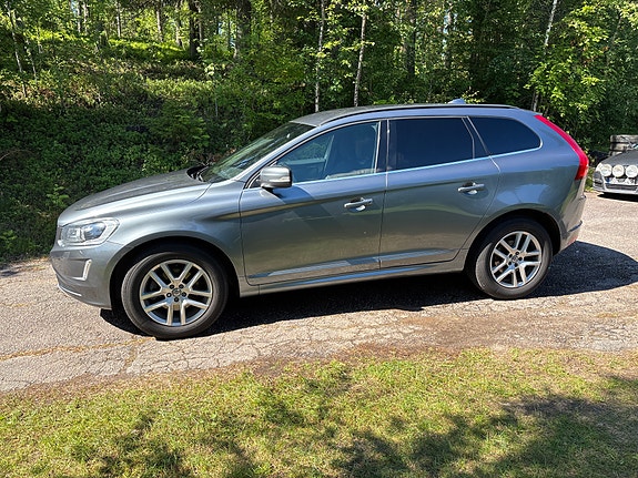 Volvo XC60 2 of 5