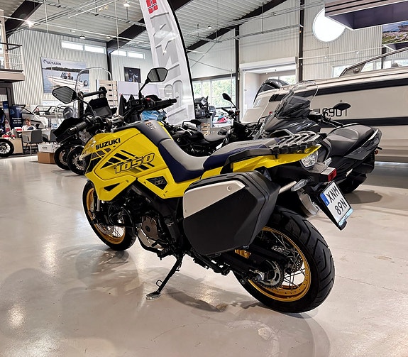 Suzuki V-Strom DL 1050 XT 3 of 5