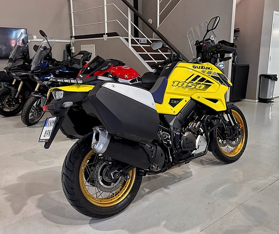 Suzuki V-Strom DL 1050 XT 2 of 5