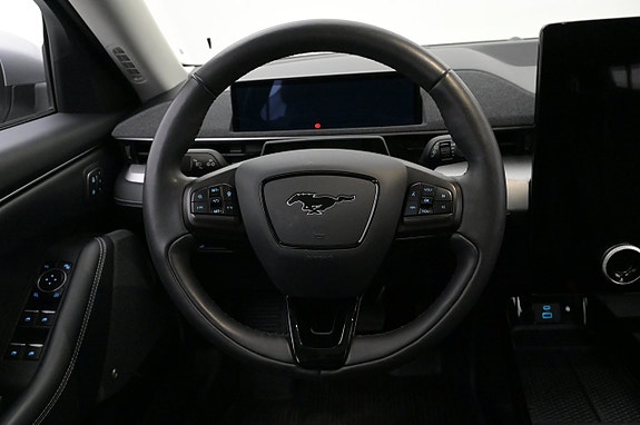 Ford Mustang Mach-E 7 of 27