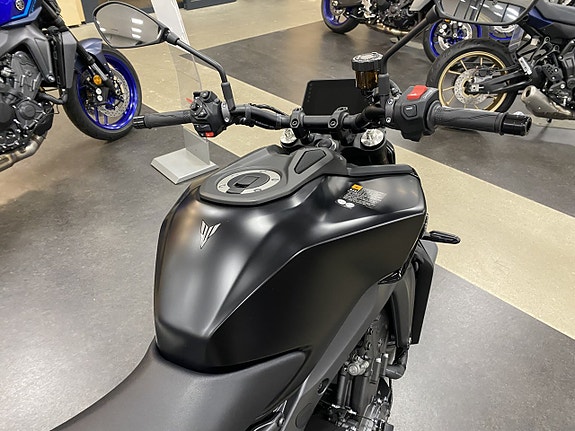 Yamaha MT-09 Tech Black 3 of 6