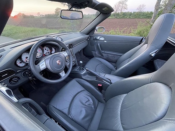 Porsche 911 Carrera S 3 of 5