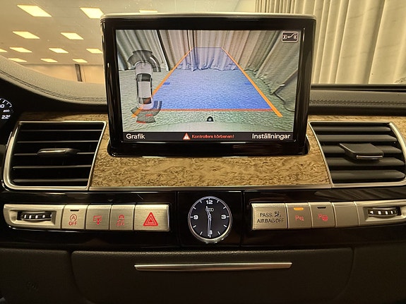 Audi A8 14 of 17