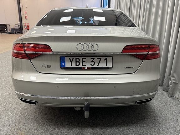 Audi A8 6 of 17