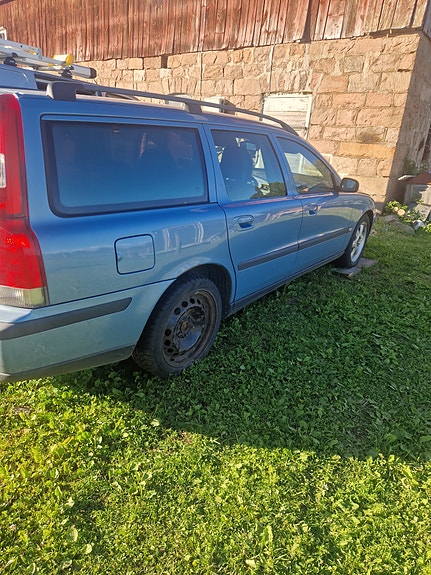 Volvo V70 4 of 5