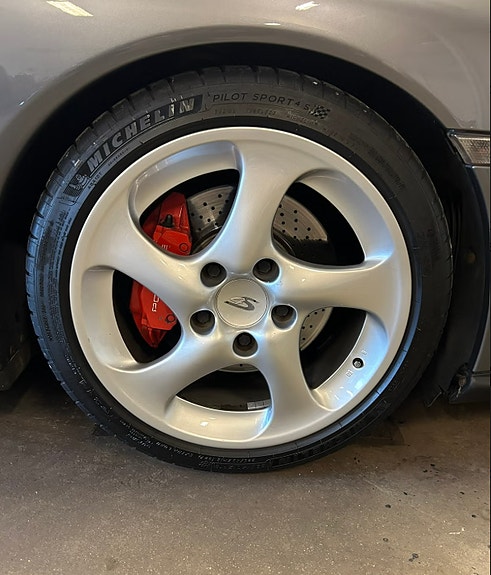 Porsche 911 Carrera 4S 9 of 12
