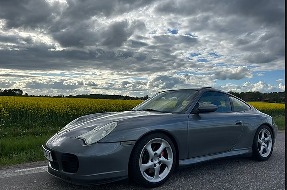 Porsche 911 Carrera 4S 2 of 5