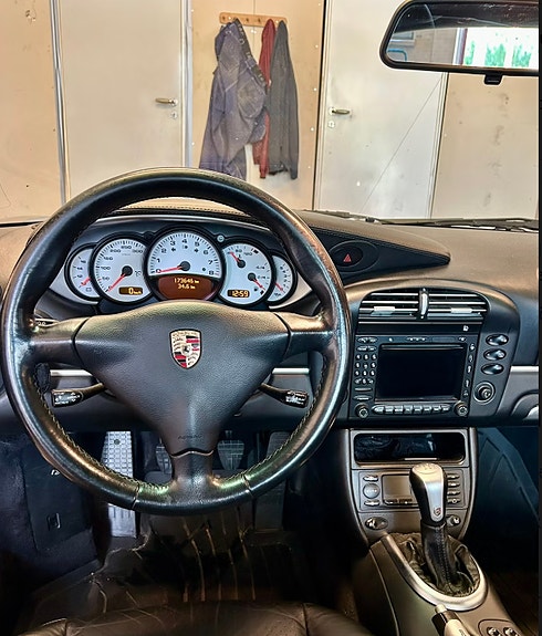 Porsche 911 Carrera 4S 3 of 5