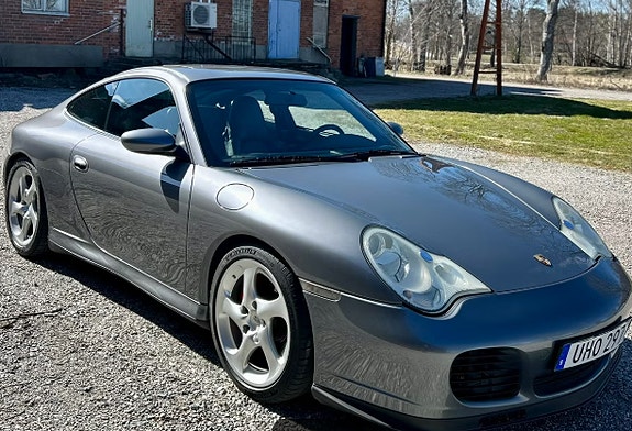 Porsche 911 Carrera 4S 6 of 12