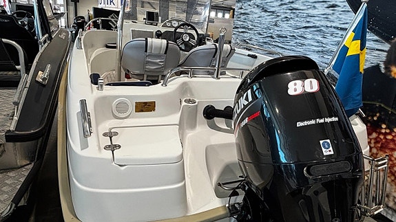 HR 530 CC 2011 - Suzuki DF 80 ATL 8 of 9