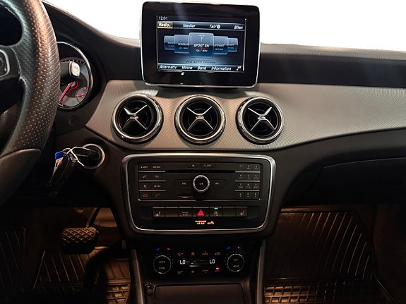 Mercedes-Benz GLA200 d 12 of 25