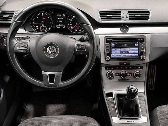 Volkswagen Passat 9 of 11