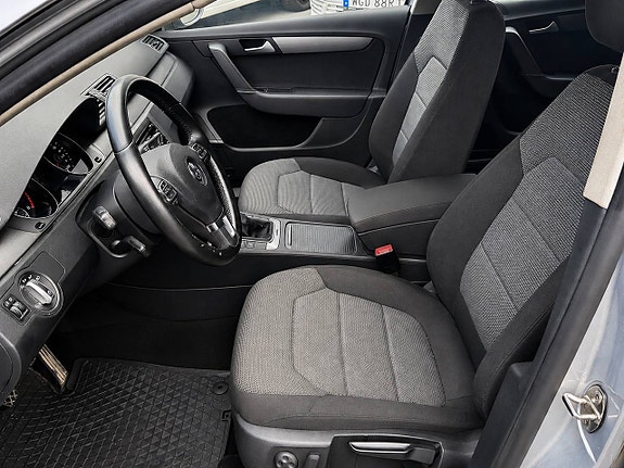 Volkswagen Passat 10 of 11