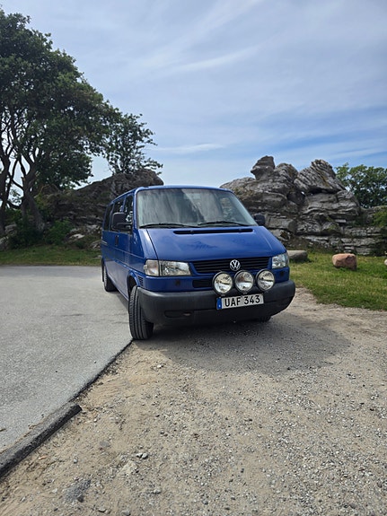 Volkswagen Caravelle 3 of 5