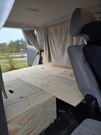 Volkswagen Caravelle 7 of 10