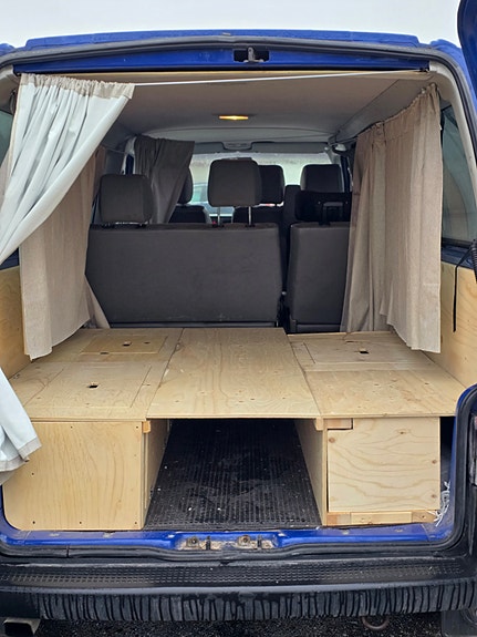 Volkswagen Caravelle 6 of 10