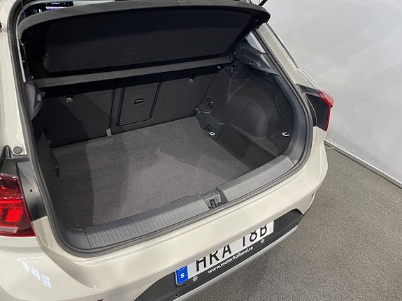 Volkswagen T-Roc 8 of 16