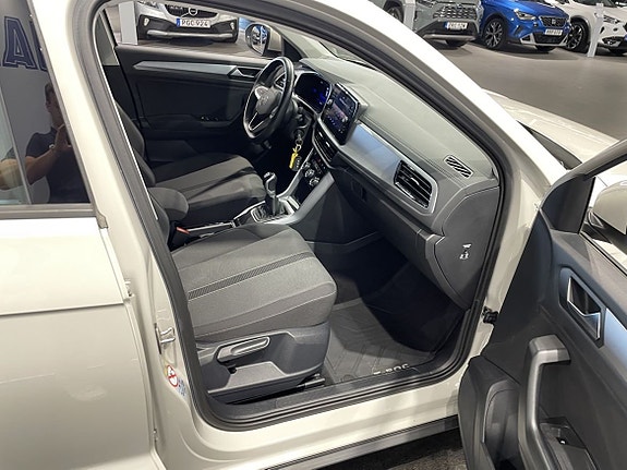 Volkswagen T-Roc 11 of 16