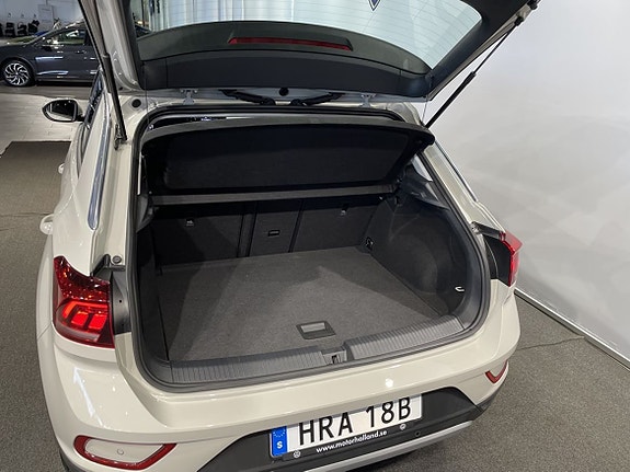 Volkswagen T-Roc 7 of 16