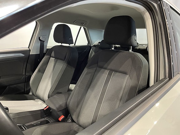 Volkswagen T-Roc 12 of 16