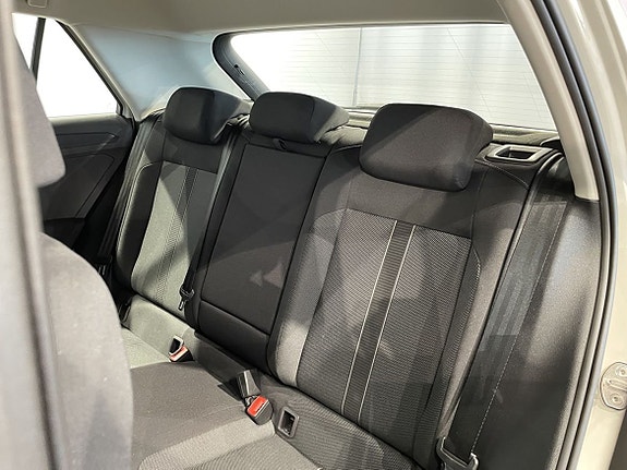 Volkswagen T-Roc 13 of 16